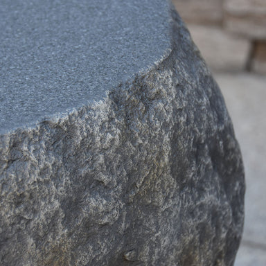 The texture of the Boulder Tank Cover by Elementi
